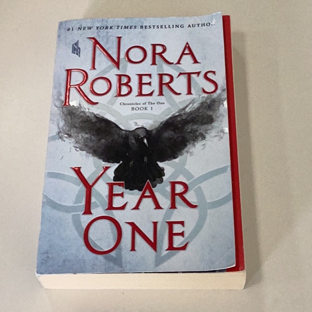 NORA ROBERTS 8 Book Bundle - Picture 8 of 8
